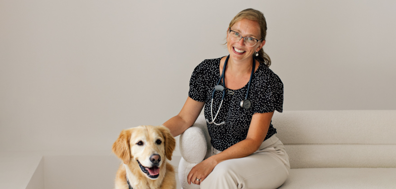 Dre Josianne Beaudoin avec un chien